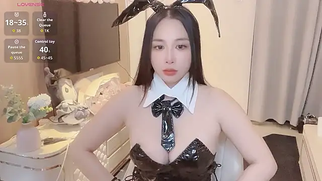 Moonccoi online show from 24, 9, 2025