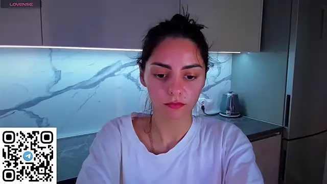 Snapshot of EmiliaZen chatting on 16, 6, 2026 EmiliaZen online show from 16, 6, 2026