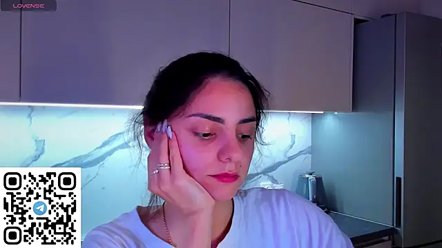 Snapshot of EmiliaZen chatting on 23, 6, 2026 EmiliaZen online show from 23, 6, 2026