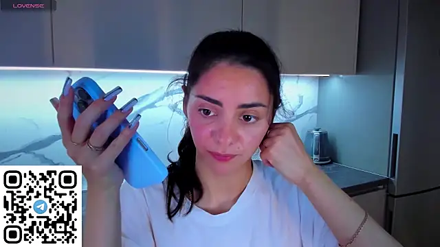 Snapshot of EmiliaZen chatting on 15, 6, 2026 EmiliaZen online show from 15, 6, 2026