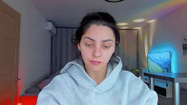 EmiliaZen online show from 10, 4, 2026