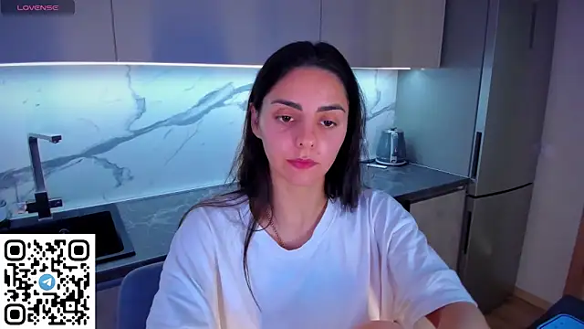Snapshot of EmiliaZen chatting on 9, 6, 2026 EmiliaZen online show from 9, 6, 2026
