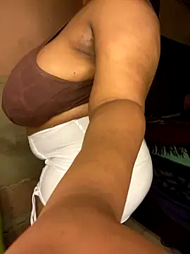 Snapshot of NonoGotBoobies chatting on 2, 11, 2025 NonoGotBoobies online show from 2, 11, 2025