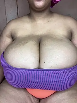 Snapshot of NonoGotBoobies chatting on 15, 10, 2025 NonoGotBoobies online show from 15, 10, 2025