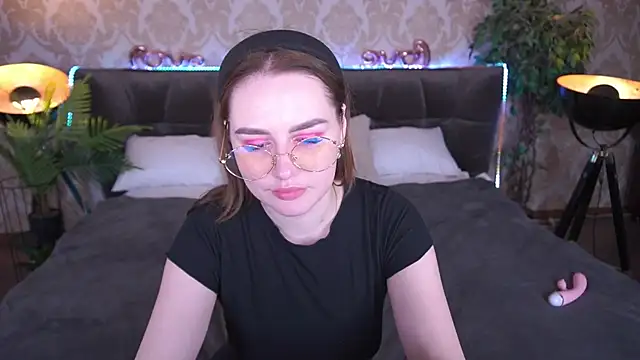 Snapshot of DivineJass chatting on 24, 2, 2025 DivineJass online show from 24, 2, 2025