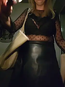 Snapshot of Sexybiene969 chatting on 1, 11, 2025 Sexybiene969 online show from 1, 11, 2025