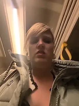 Snapshot of Sexybiene969 chatting on 12, 1, 2026 Sexybiene969 online show from 12, 1, 2026