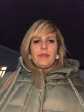 Snapshot of Sexybiene969 chatting on 19, 12, 2025 Sexybiene969 online show from 19, 12, 2025