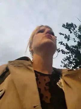 Snapshot of Sexybiene969 chatting on 1, 10, 2025 Sexybiene969 online show from 1, 10, 2025