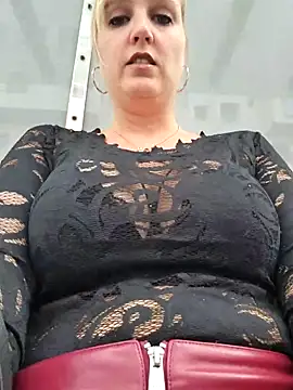 Snapshot of Sexybiene969 chatting on 14, 9, 2025 Sexybiene969 online show from 14, 9, 2025