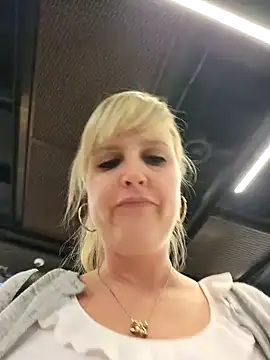 Snapshot of Sexybiene969 chatting on 5, 10, 2025 Sexybiene969 online show from 5, 10, 2025