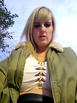 Snapshot of Sexybiene969 chatting on 14, 10, 2025 Sexybiene969 online show from 14, 10, 2025