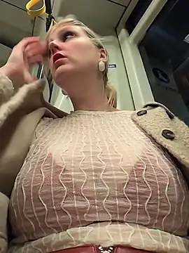 Snapshot of Sexybiene969 chatting on 10, 1, 2026 Sexybiene969 online show from 10, 1, 2026