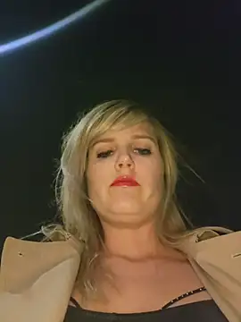 Snapshot of Sexybiene969 chatting on 3, 11, 2025 Sexybiene969 online show from 3, 11, 2025