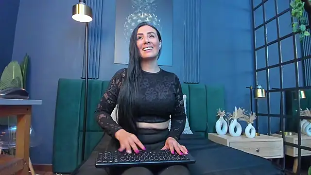 scarlet edwars online show from 24, 3, 2026