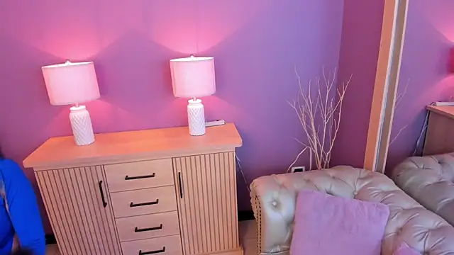 scarlet edwars online show from 3, 3, 2025