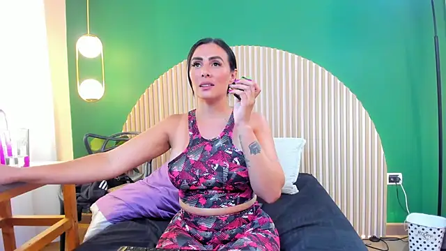 scarlet edwars online show from 16, 4, 2026