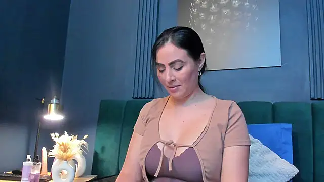 scarlet edwars online show from 5, 2, 2026