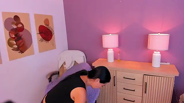 scarlet edwars online show from 3, 3, 2025