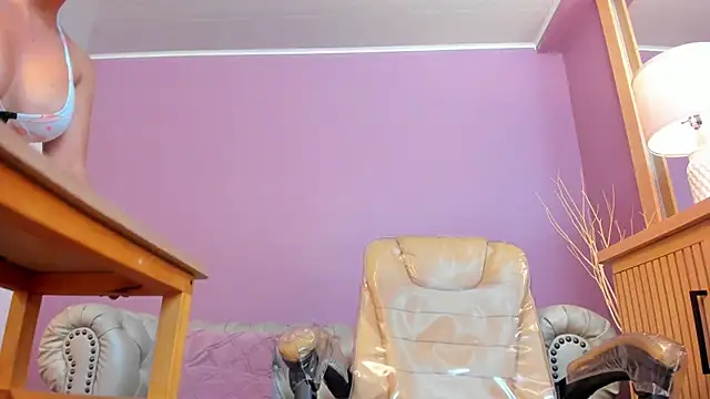 scarlet edwars online show from 17, 9, 2025