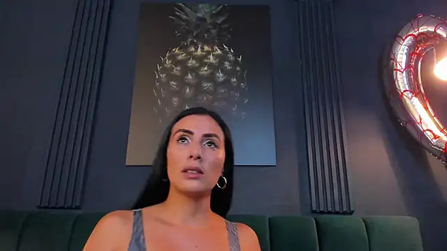 scarlet edwars online show from 27, 2, 2025