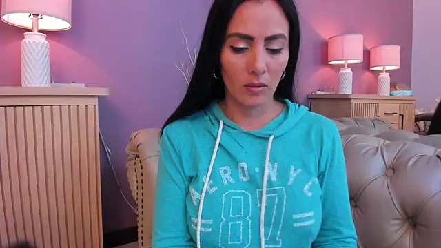 scarlet edwars online show from 7, 3, 2025