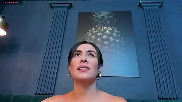 scarlet edwars online show from 5, 11, 2025