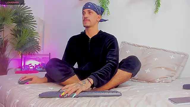 Dirty Kingg online show from 6, 10, 2025