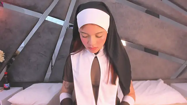 Giselle Lauren online show from 24, 10, 2025