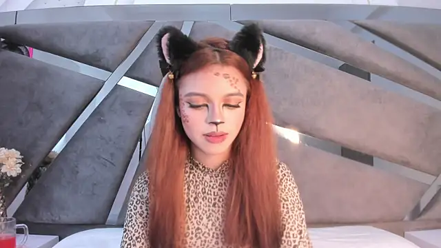 Giselle Lauren online show from 25, 10, 2025