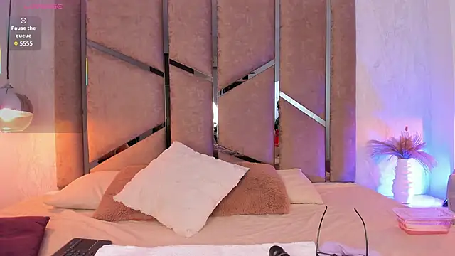 Giselle Lauren online show from 26, 9, 2025