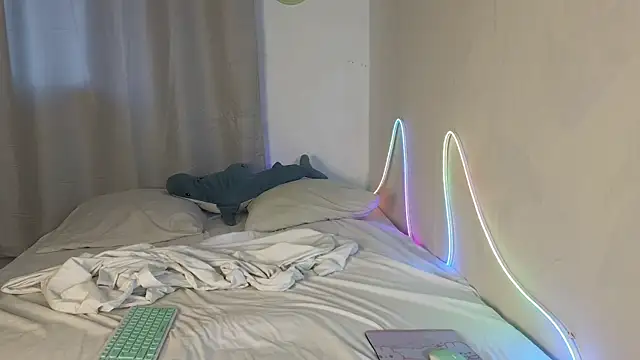 Julian wins online show from 3, 4, 2026