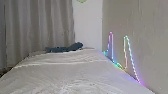 Julian wins online show from 2, 4, 2026