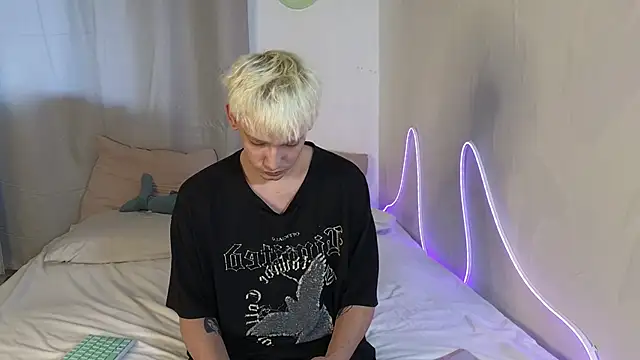 Julian wins online show from 4, 4, 2026