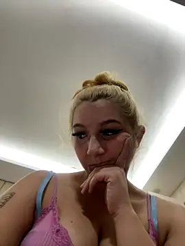 hotamanda01 online show from 3, 10, 2025