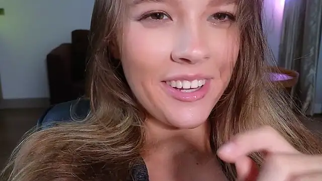 Snapshot of DemiDee chatting on 10, 10, 2025 DemiDee online show from 10, 10, 2025