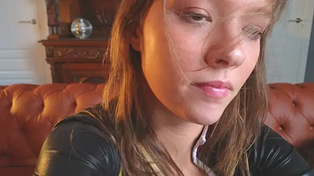 Snapshot of DemiDee chatting on 14, 1, 2026 DemiDee online show from 14, 1, 2026