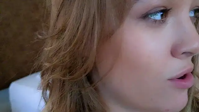 Snapshot of DemiDee chatting on 25, 10, 2025 DemiDee online show from 25, 10, 2025