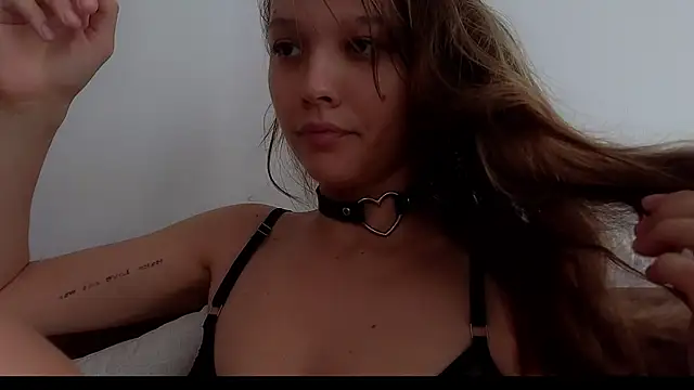 Snapshot of DemiDee chatting on 2, 11, 2025 DemiDee online show from 2, 11, 2025