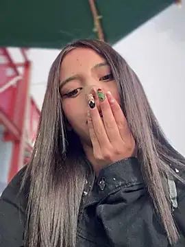 Snapshot of Laura-Khalifa chatting on 16, 3, 2025 Laura-Khalifa online show from 16, 3, 2025