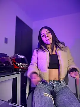 Snapshot of Laura-Khalifa chatting on 21, 11, 2025 Laura-Khalifa online show from 21, 11, 2025