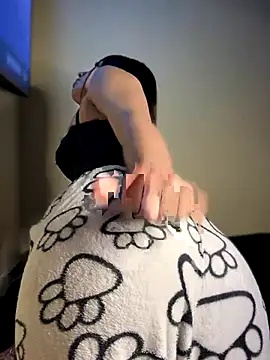 Laura-Khalifa online show from 5, 12, 2025