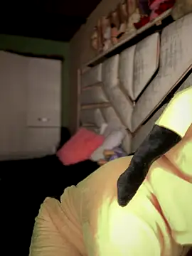 Snapshot of Laura-Khalifa chatting on 15, 9, 2025 Laura-Khalifa online show from 15, 9, 2025