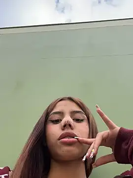 Snapshot of Laura-Khalifa chatting on 18, 2, 2025 Laura-Khalifa online show from 18, 2, 2025