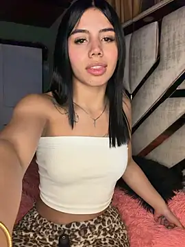 Laura-Khalifa online show from 5, 2, 2026