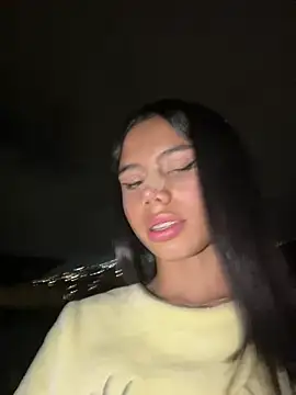 Snapshot of Laura-Khalifa chatting on 17, 2, 2025 Laura-Khalifa online show from 17, 2, 2025