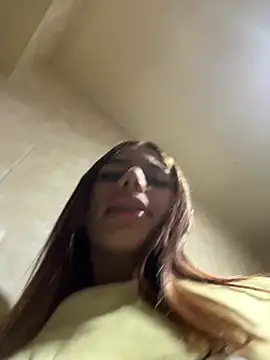 Snapshot of Laura-Khalifa chatting on 22, 2, 2025 Laura-Khalifa online show from 22, 2, 2025