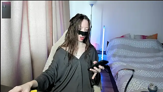 holyharlot online show from 17, 3, 2025