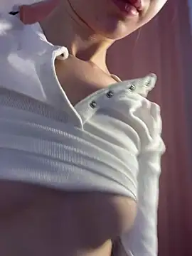 RosieMills online show from 10, 3, 2025