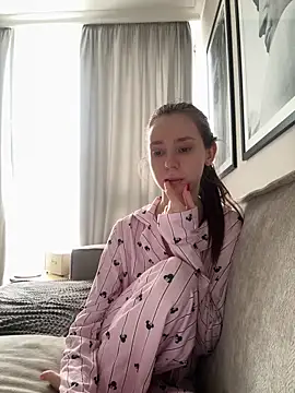 RosieMills online show from 4, 3, 2026